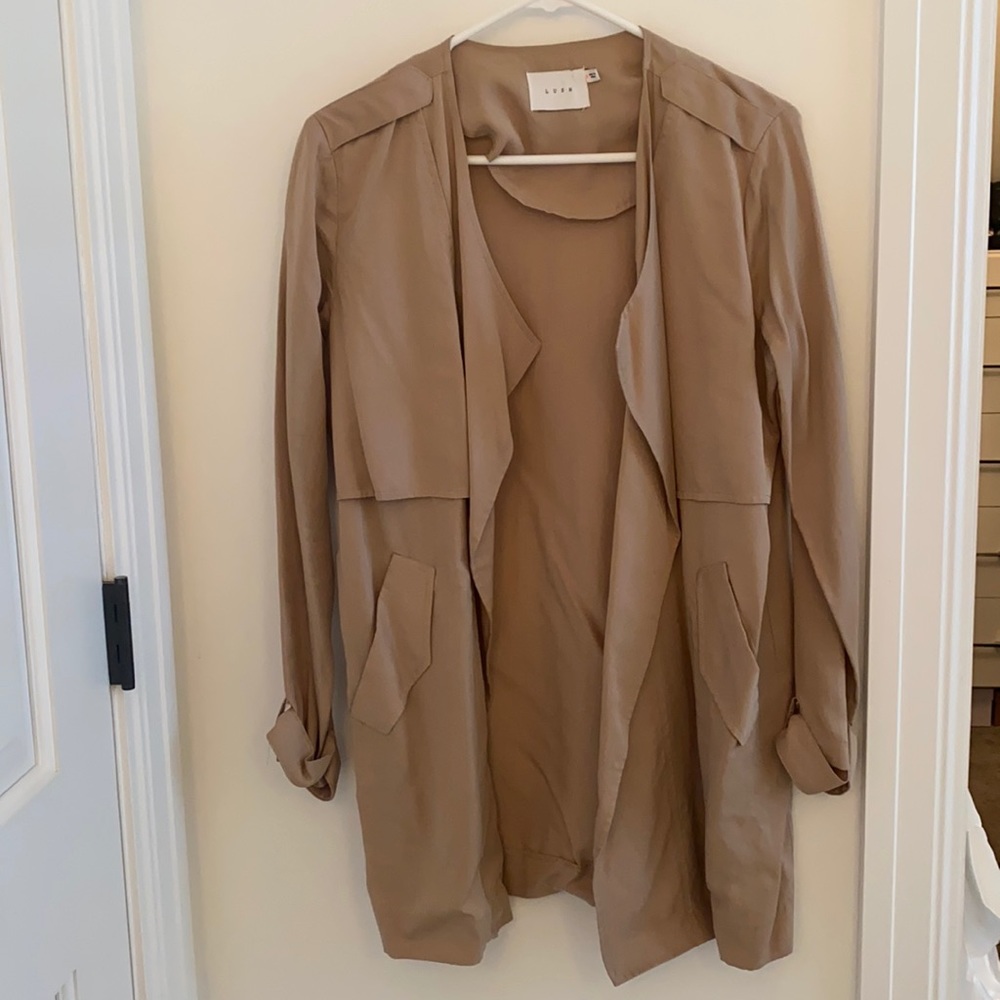Collarless Trench